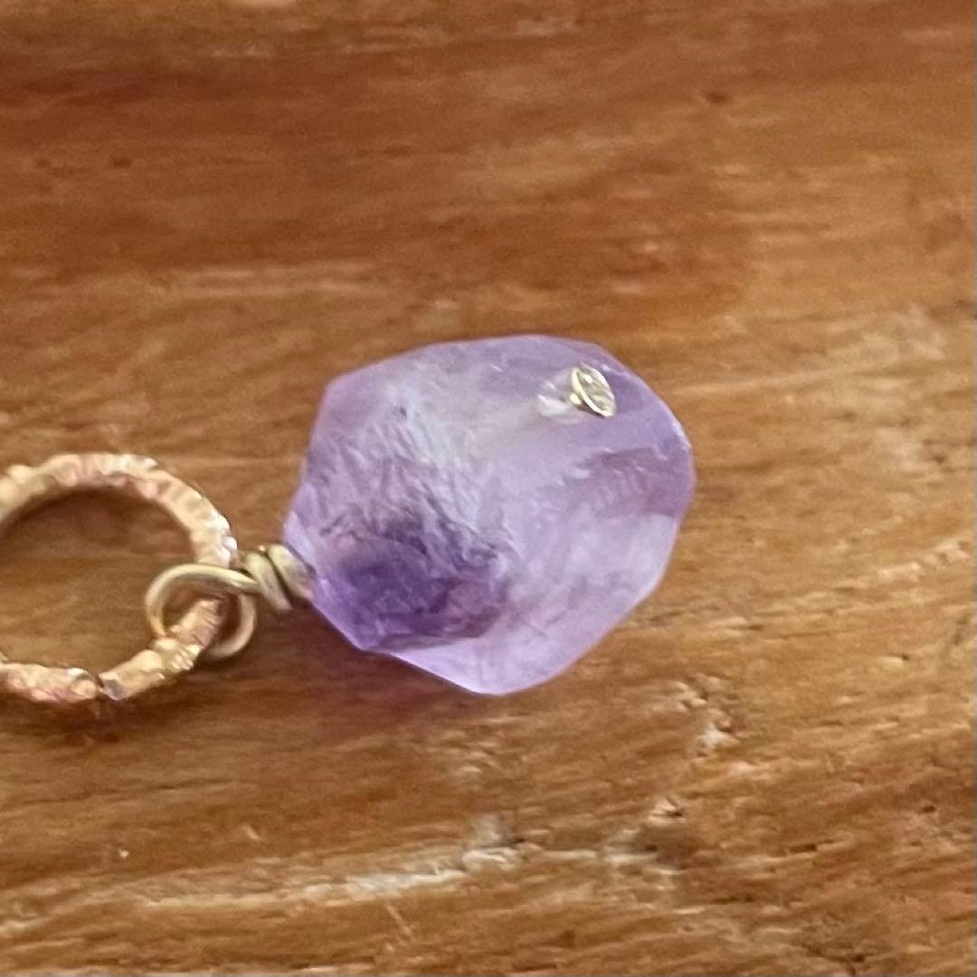 810 天然石　ラベンダーアメジスト　原石　ネックレス　チャーム