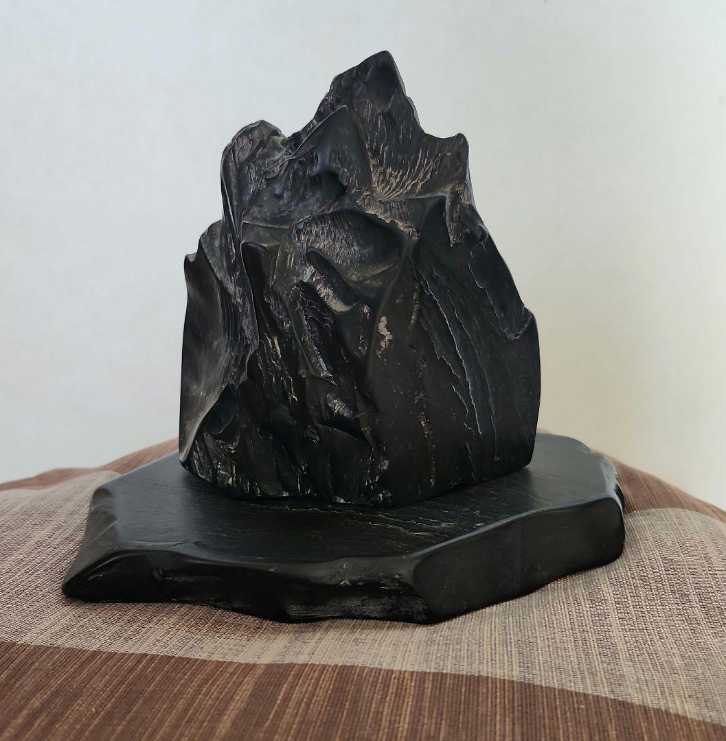 那智黒石 置物15cm 黒石の台座付き2cm 岩山風 鉱物 - メルカリ