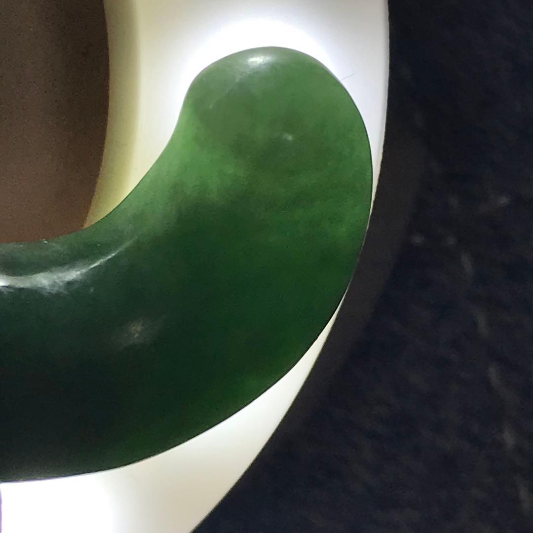 ヒスイ　勾玉　青竹色　翡翠　緑