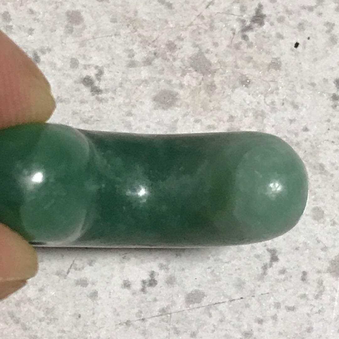 ヒスイ　勾玉　青竹色　翡翠　緑