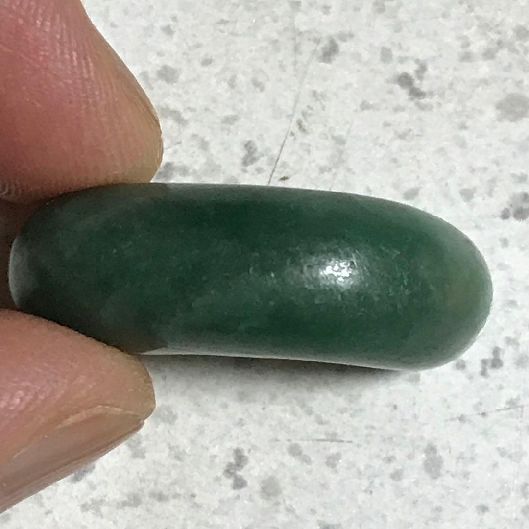 ヒスイ　勾玉　青竹色　翡翠　緑