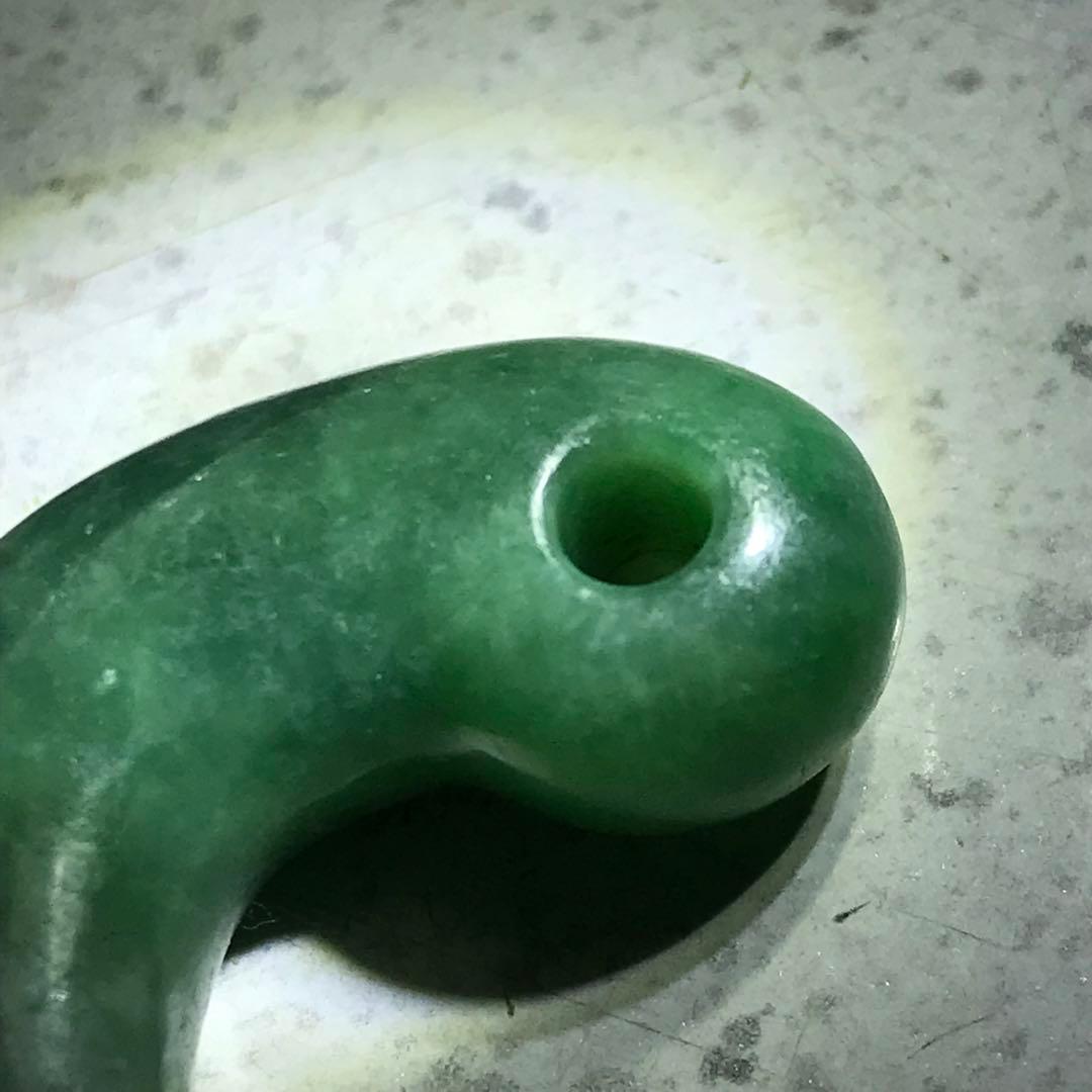 ヒスイ　勾玉　青竹色　翡翠　緑