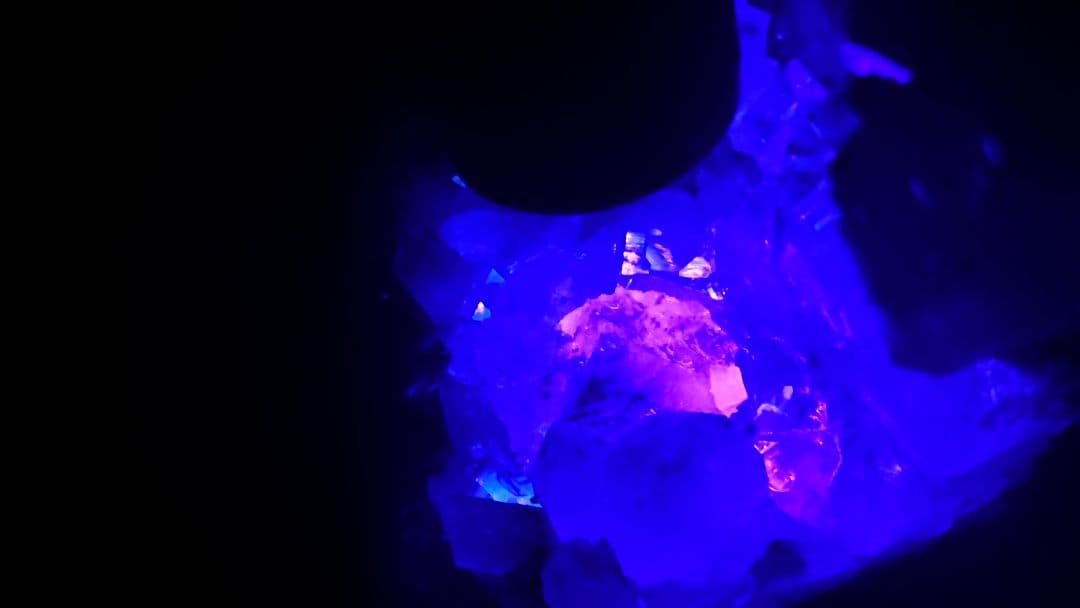 希少 ハックマナイト共生？アメジストドーム 色、形良し、ドーム内広し