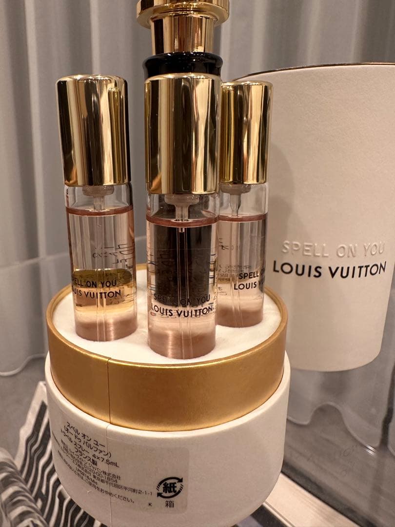 LOUIS VUITTON SPELL ON YOU 香水　トラベルセット