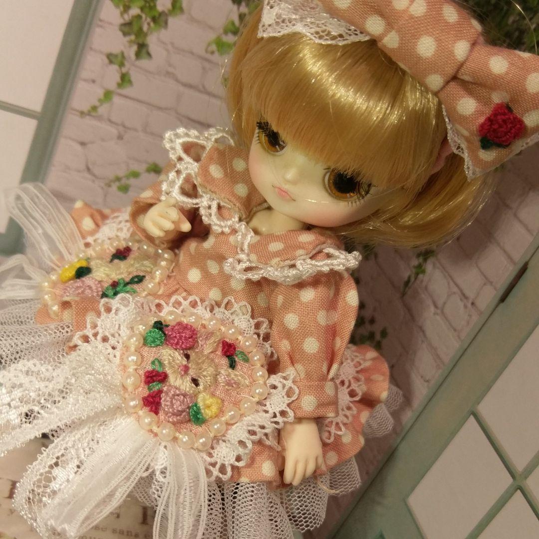 オビツ11サイズ☆人形服☆うさぎ刺繍ロゼット