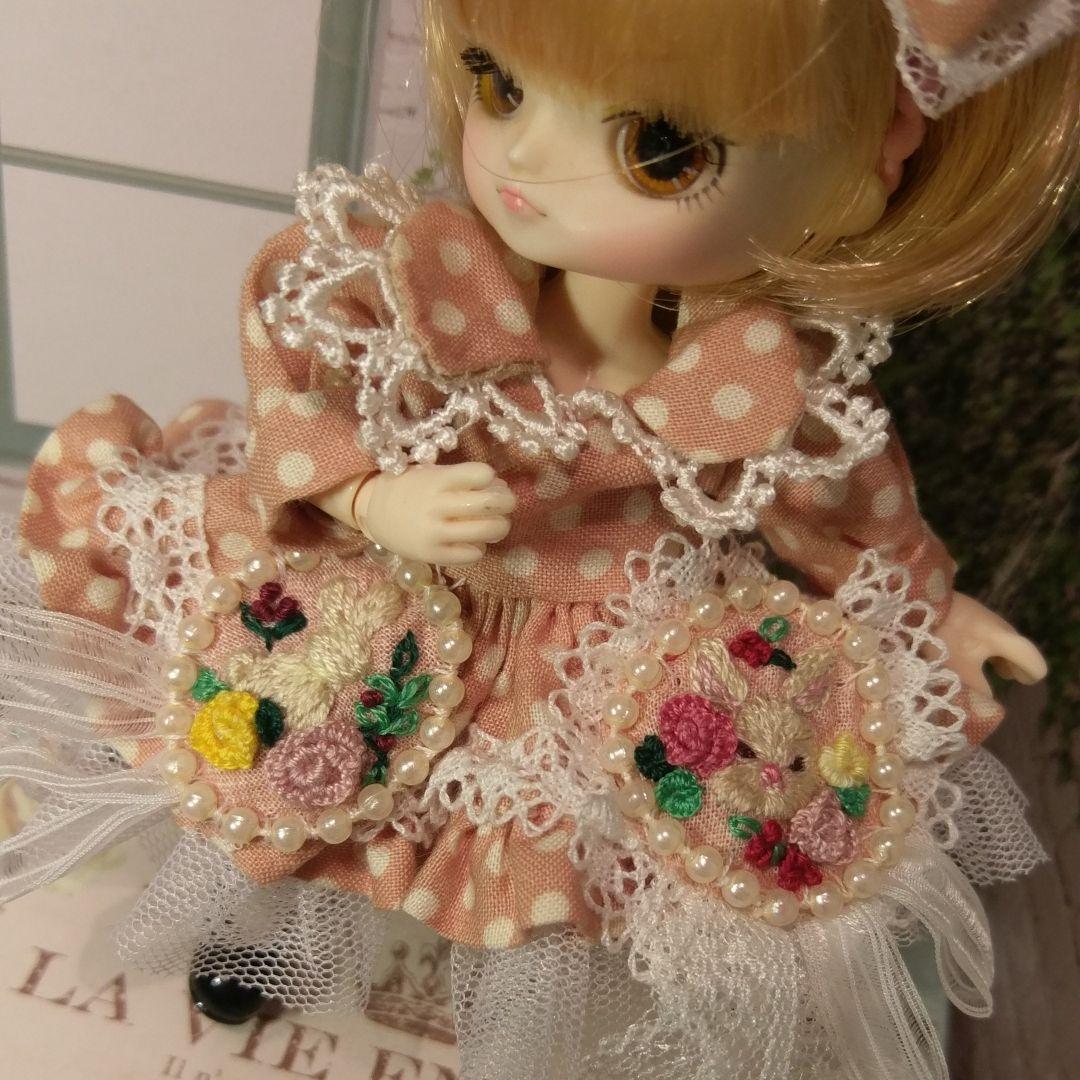 オビツ11サイズ☆人形服☆うさぎ刺繍ロゼット