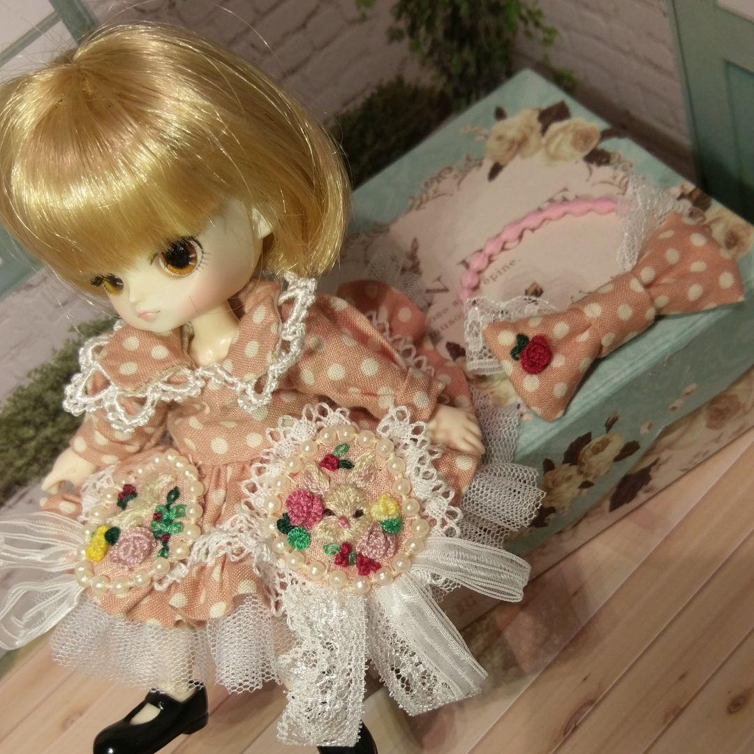 オビツ11サイズ☆人形服☆うさぎ刺繍ロゼット