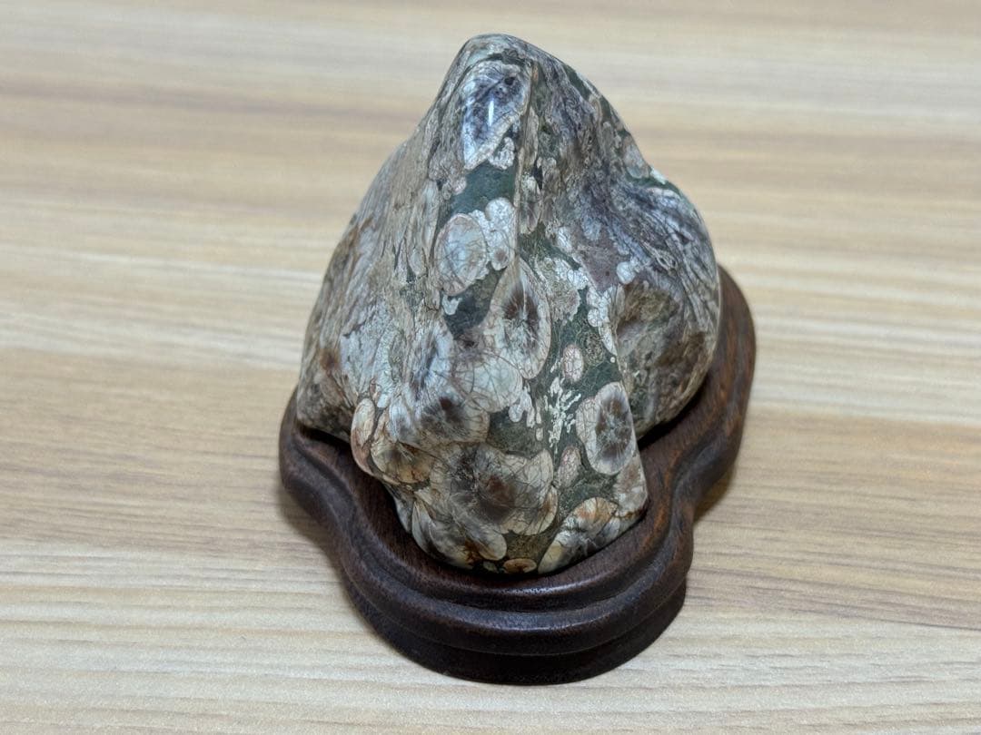 梅花石 鑑賞石 紋様石 花模様 花石 山型石 遠山石 緑石 天然石 インテリア