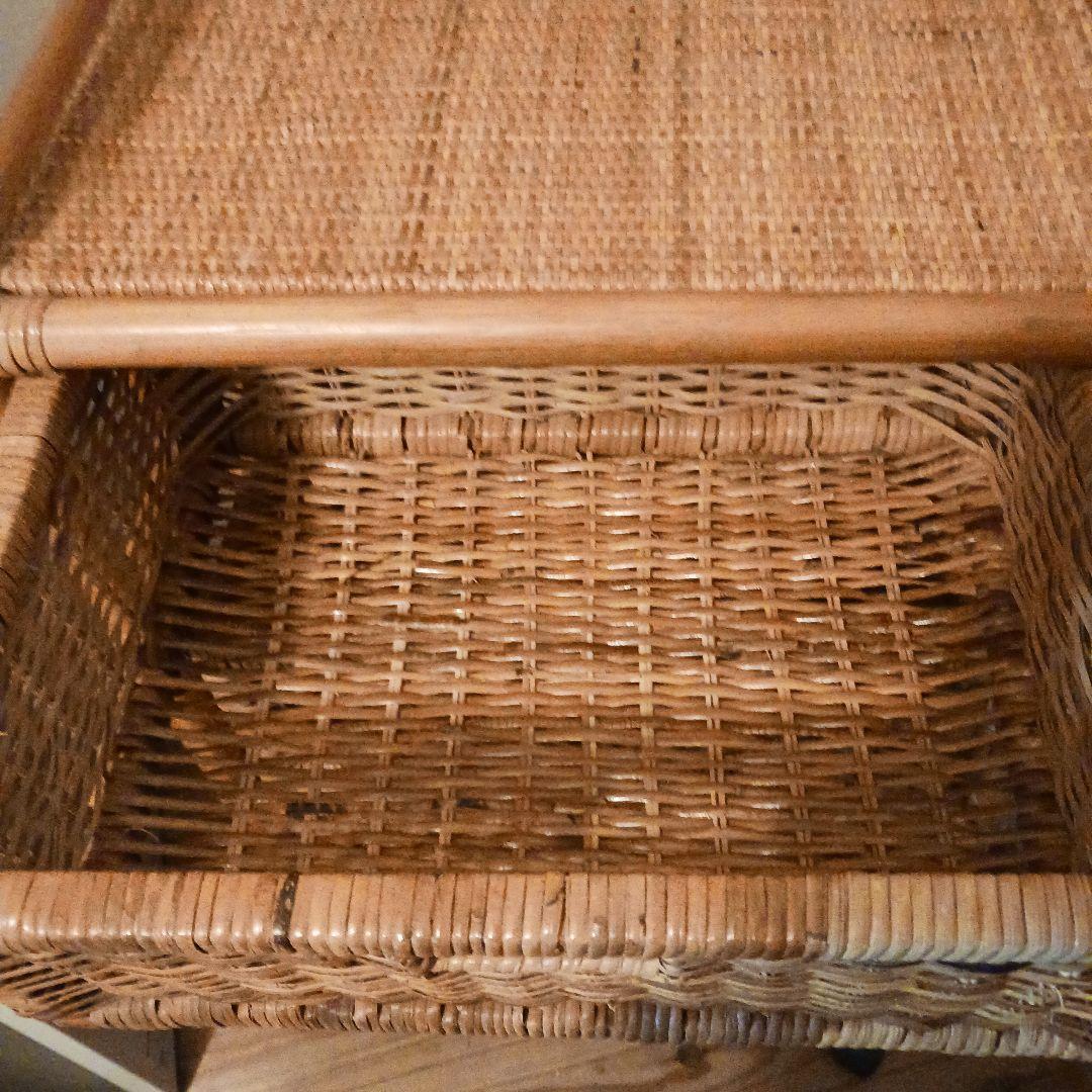 ラタン　　収納棚　　４段　　藤家具　　　　キャスター付き