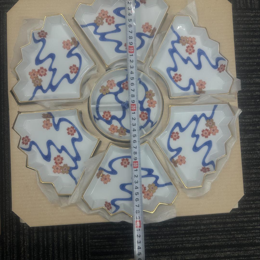 深川製磁 川に桜 オードブル皿セット 中心の丸皿1枚 お正月