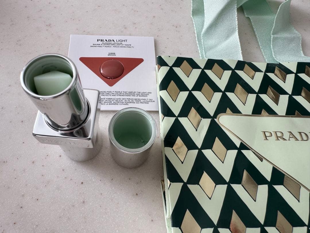 PRADA BALM オプティマイジングケア　リップ