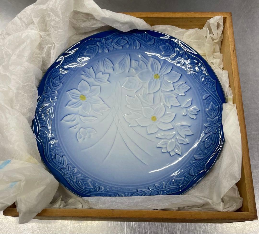 有田焼 秋峰 花彫刻 青い皿 木箱入り　一箱5枚入り