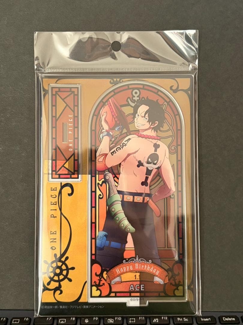 ワンピース」エース バースデ缶バッジ、アクリルスタンド、ホログラム