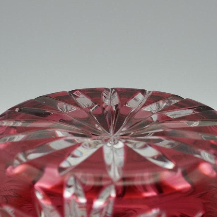 オールドバカラ　ボウル・大鉢　赤色被せ花模様レリーフカット　1.5Kg