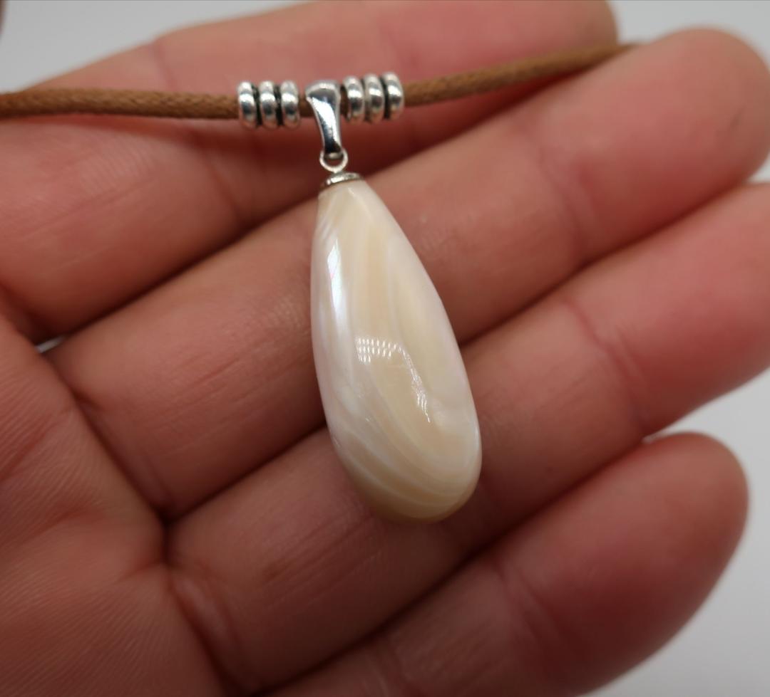 しずくペンダント