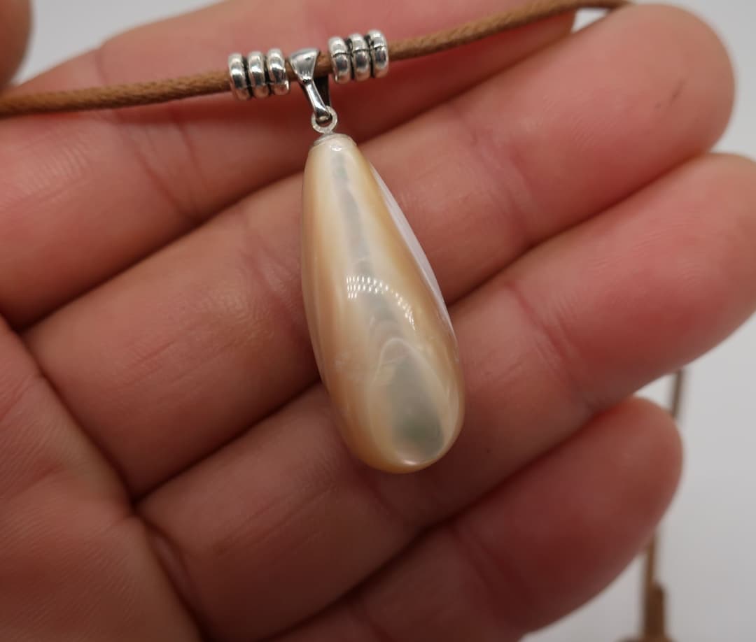 しずくペンダント