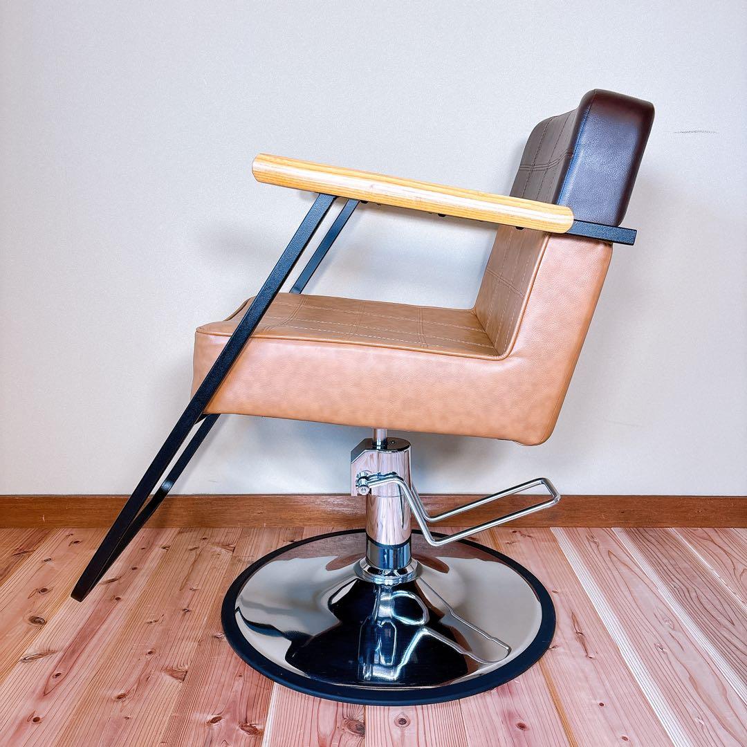 【美品】 スタイリングチェア サロンチェア バーバーチェア 理容椅子 木製アーム