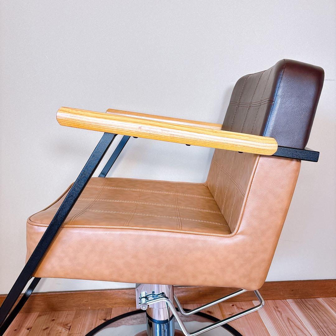 【美品】 スタイリングチェア サロンチェア バーバーチェア 理容椅子 木製アーム