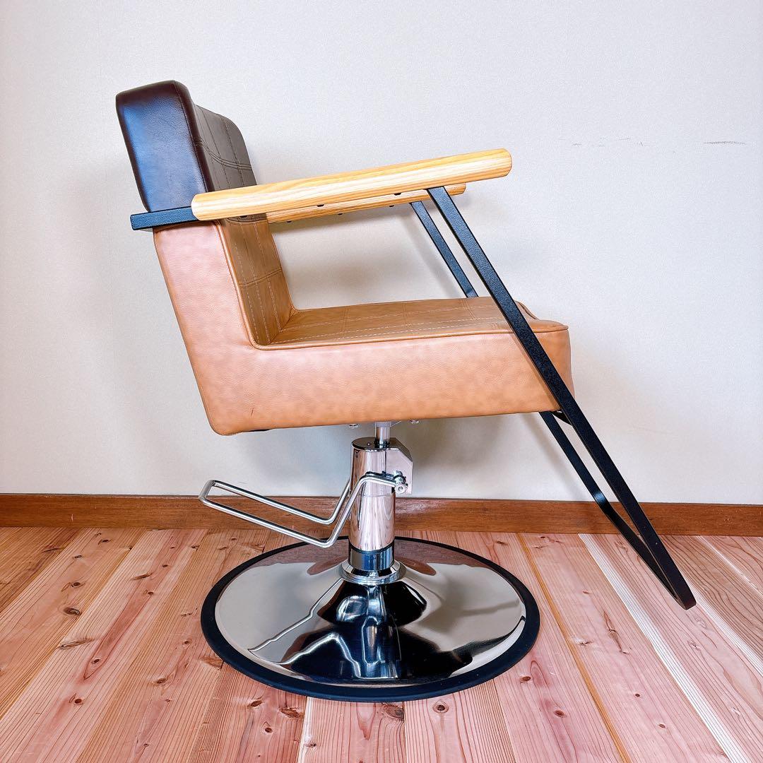 【美品】 スタイリングチェア サロンチェア バーバーチェア 理容椅子 木製アーム