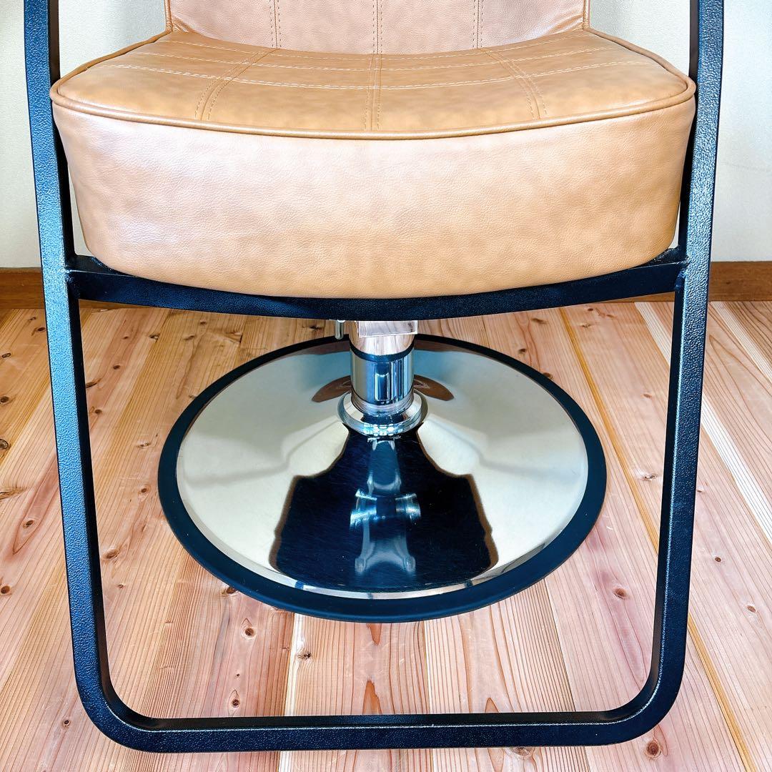 【美品】 スタイリングチェア サロンチェア バーバーチェア 理容椅子 木製アーム