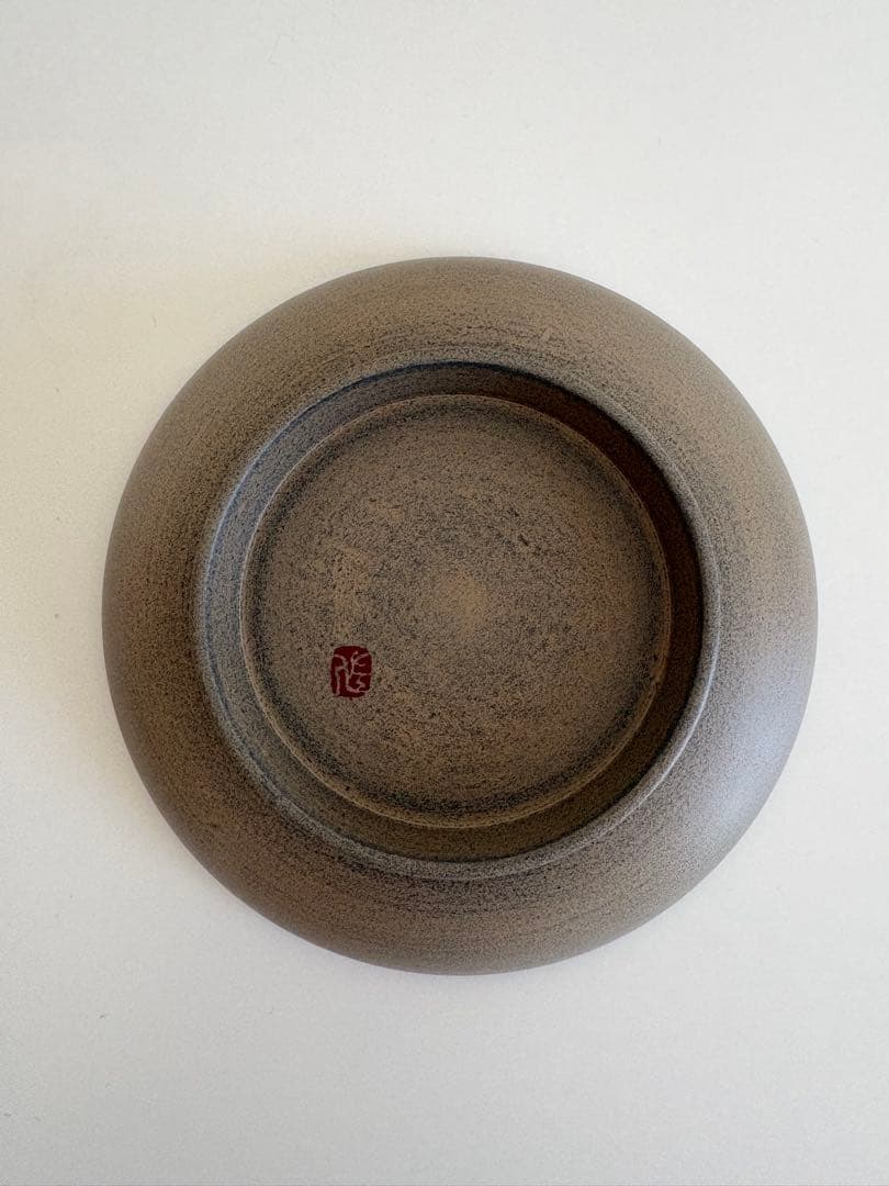 やのさちこ　椿皿　カラスノエンドウ