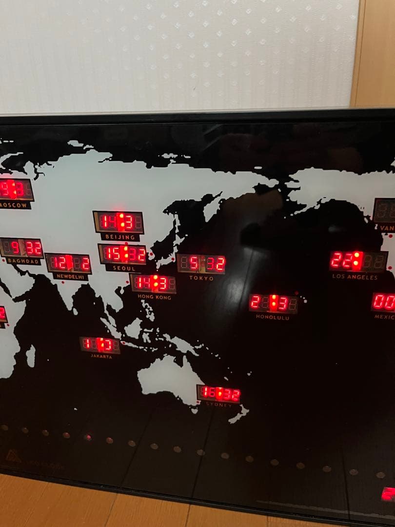 LEDデジタル式世界時計 ワールドクロック 壁掛け 22ヵ国表示