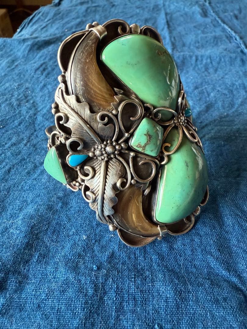 ◯ハンドメイド 、一点もの 　　　　ターコイズのバングル