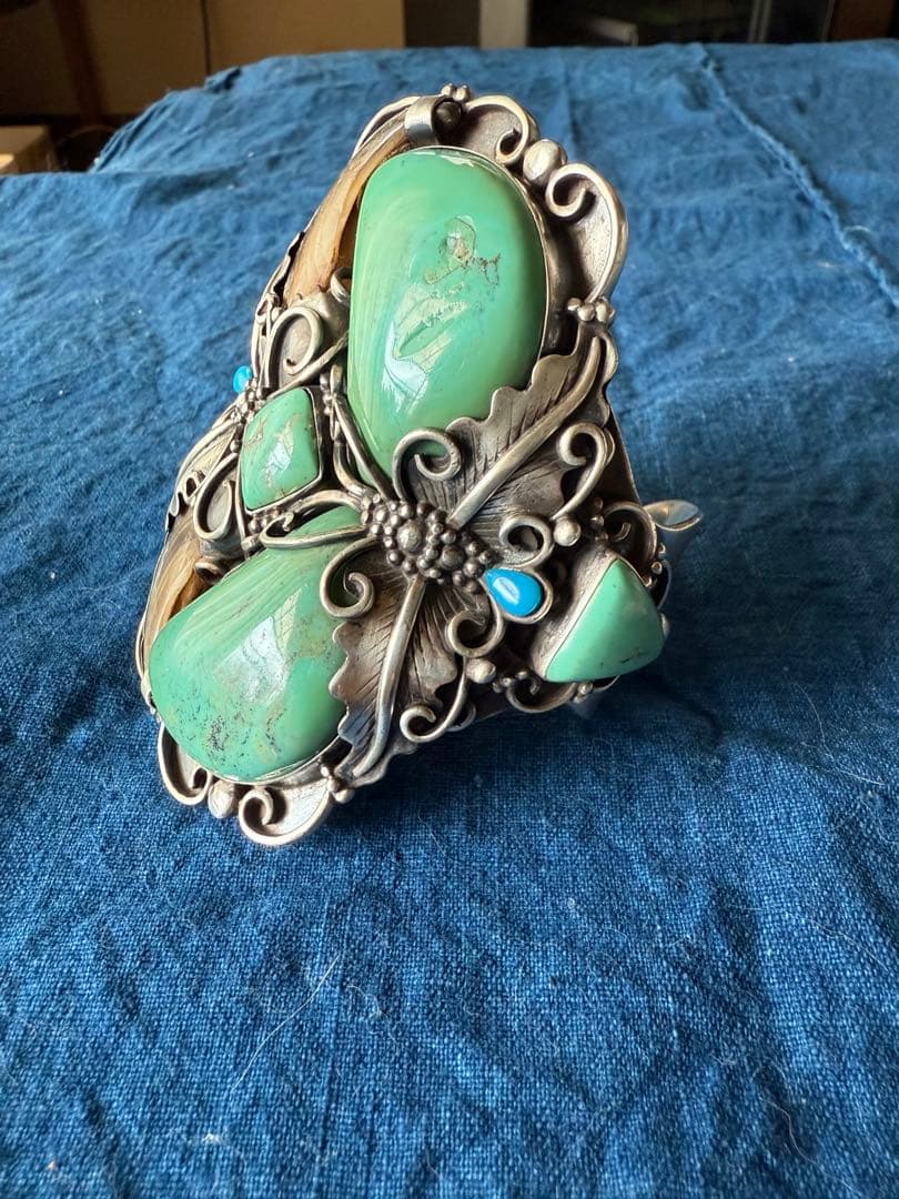 ◯ハンドメイド 、一点もの 　　　　ターコイズのバングル