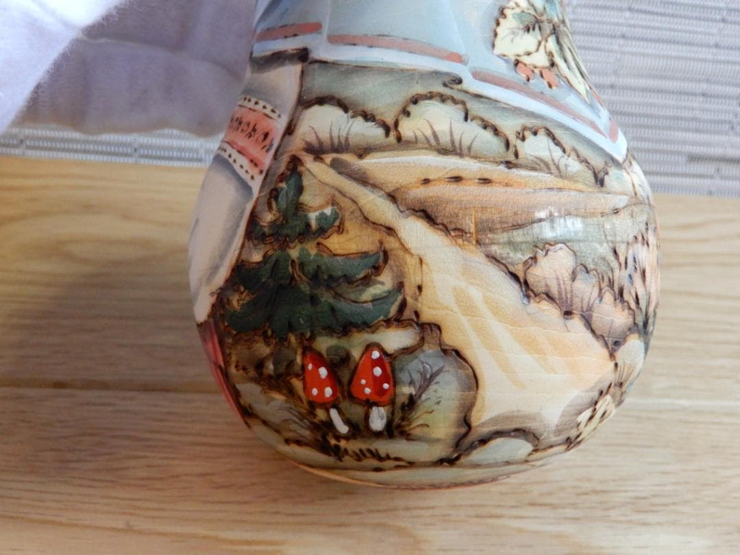 アンナ・カトコワ おきあがりこぼし きのこ摘み マトリョーシカ 作家