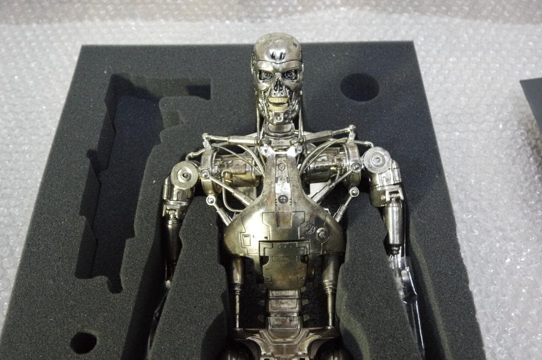 ホットトイズ ターミネーター1/4スケールフィギュア T-800エンド