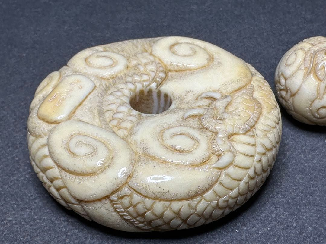 極上　桜井広晴作　根付　饅頭　天然素材　アンティーク　和彫　置物　骨董　飾り物