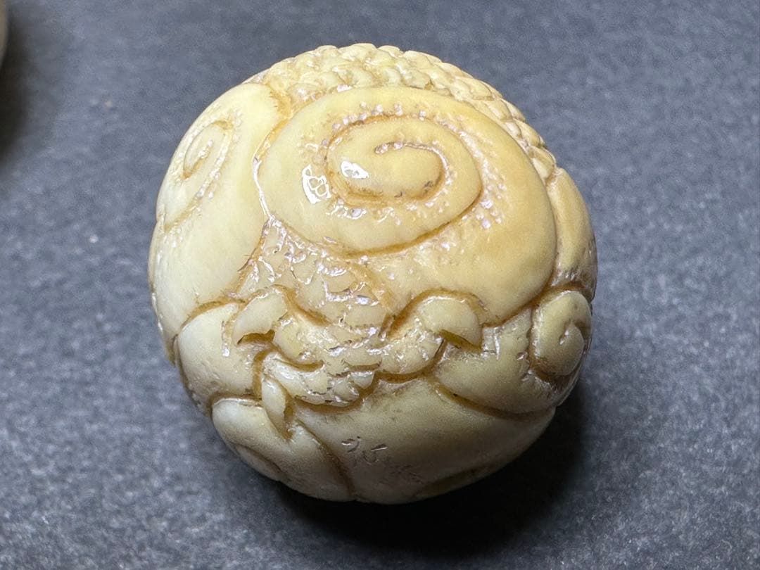 極上　桜井広晴作　根付　饅頭　天然素材　アンティーク　和彫　置物　骨董　飾り物
