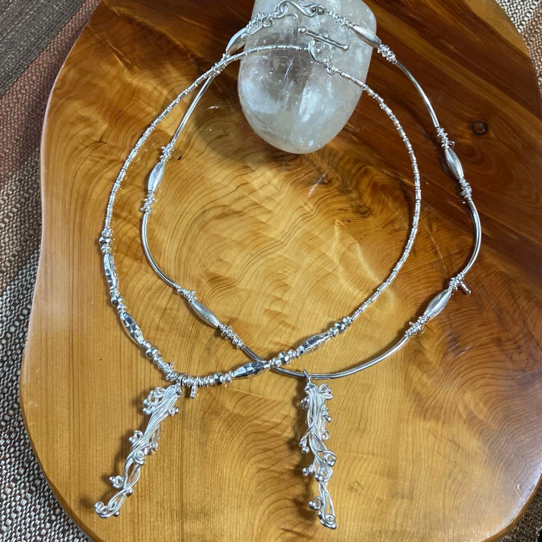 カレンシルバー蔓草のトップ　チョーカーネックレス