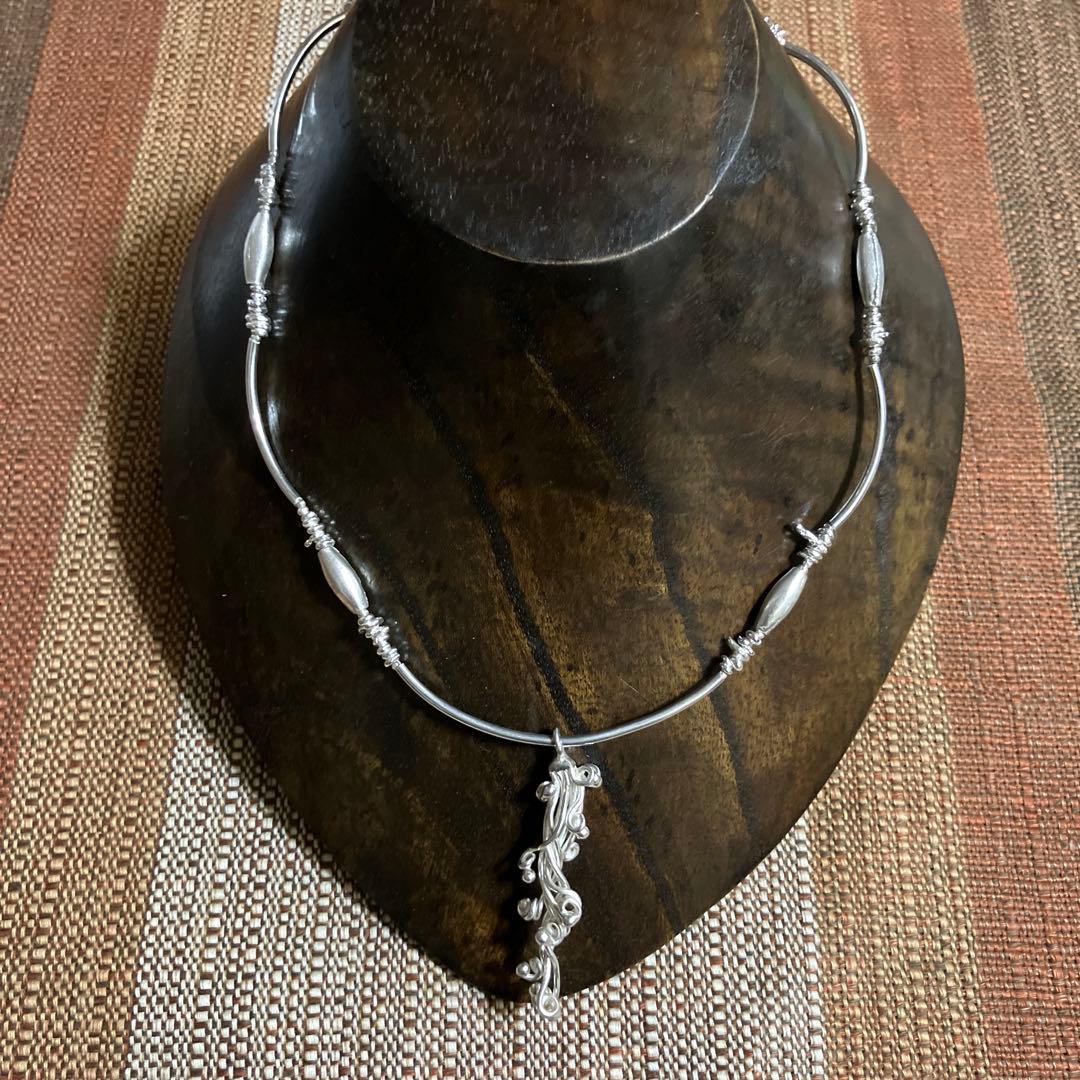 カレンシルバー蔓草のトップ　チョーカーネックレス