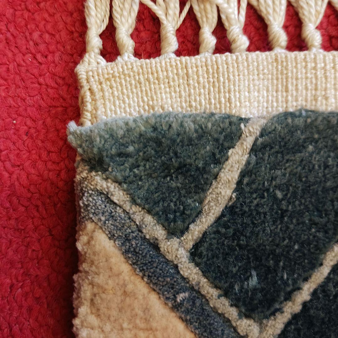 Y747 中国緞通 手織 ハンドカット ウール 123×63.5cm 人物画　下