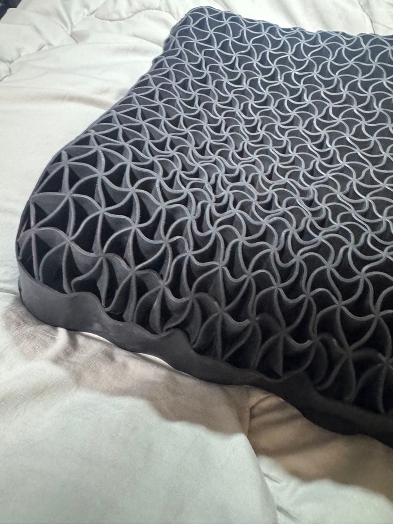 ひつじのいらない枕　極柔ブラックレーベル　最上級モデル カバー付