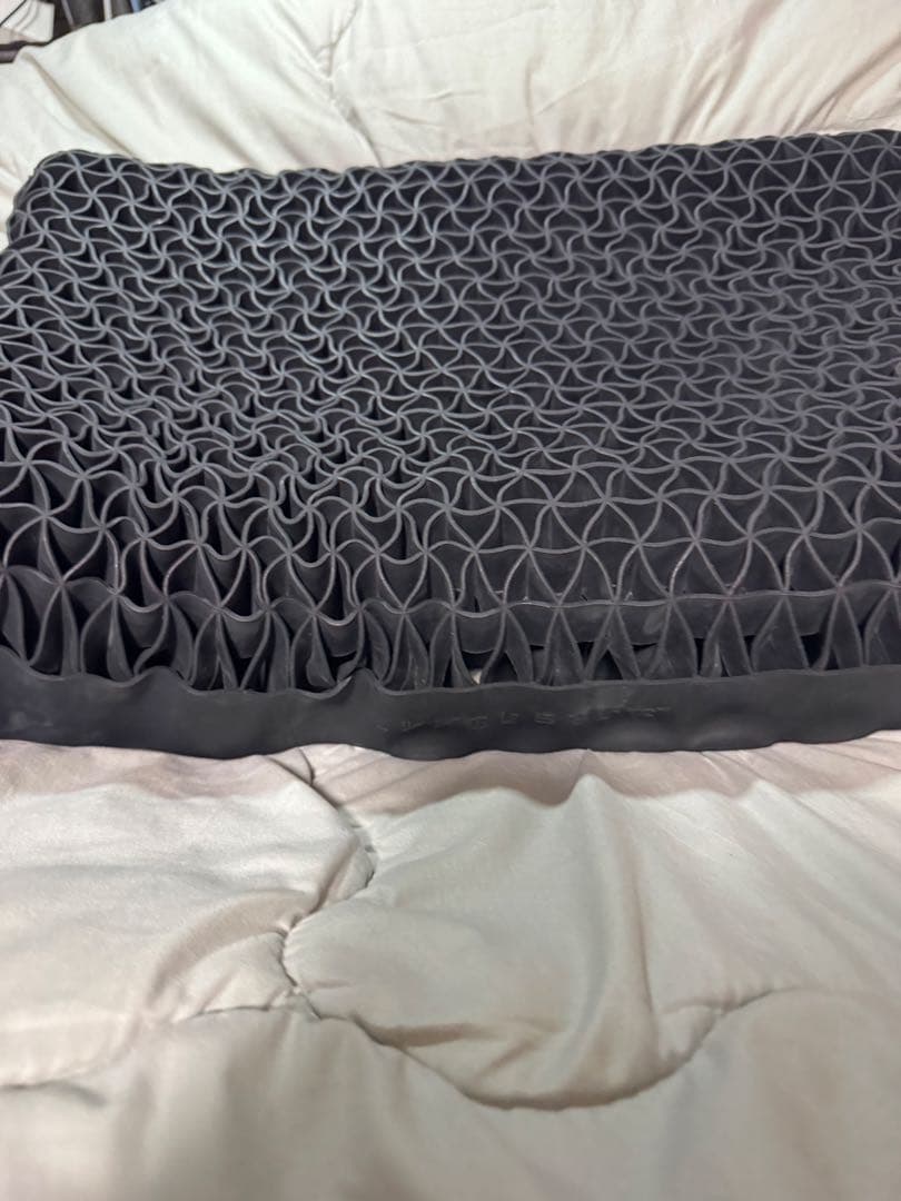 ひつじのいらない枕　極柔ブラックレーベル　最上級モデル カバー付