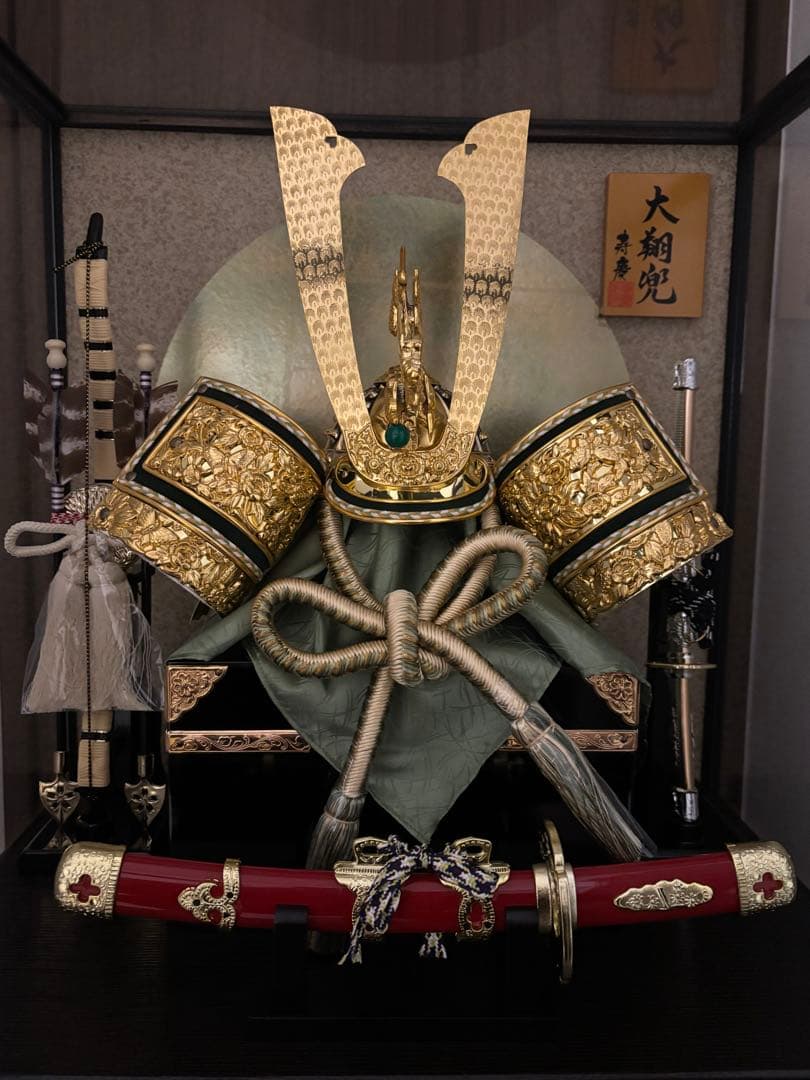 五月人形 大翔兜と刀セット ガラスケース・オルゴール付き