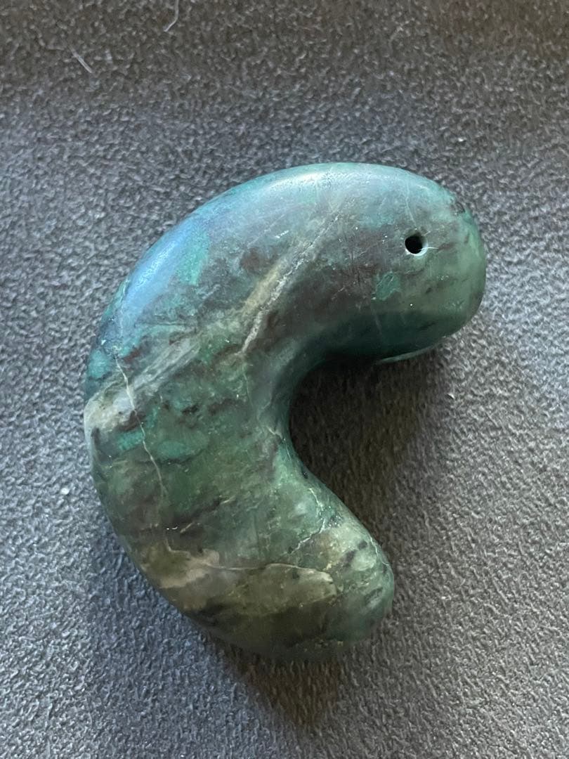 古墳時代前期 合わせ勾玉 翡翠 飛騨翡翠 碧玉 出土品。 - メルカリ