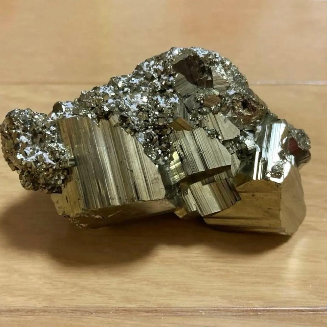 パイライト／ペルー　ラクラカンチャ鉱山産　CUBE型　クラスター原石