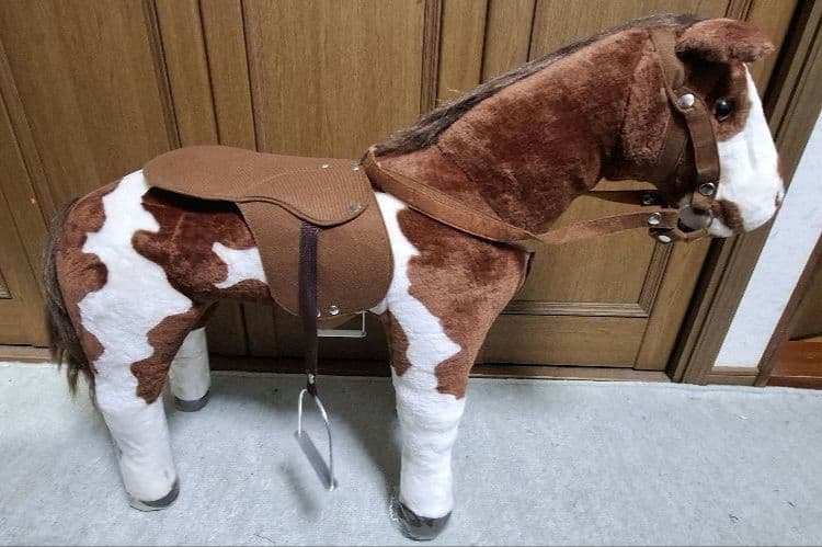 座れるアニマル ぬいぐるみ馬