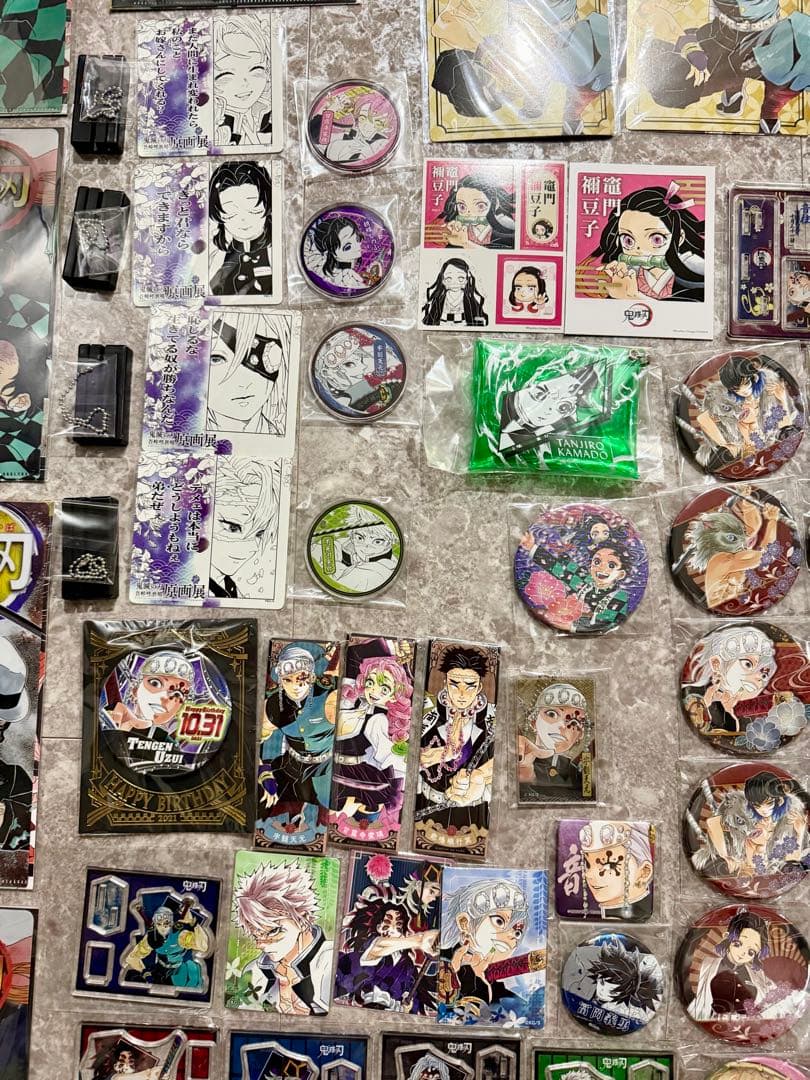 鬼滅の刃　アクリルフィギュア　マグネットステッカー　コレクション缶バッジ　原画展