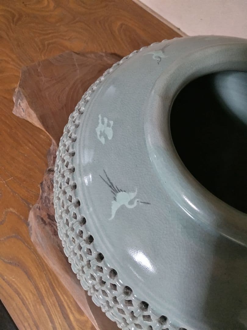 特大高麗青磁 海泉 網目透かし彫二重胴花瓶 壺 置物