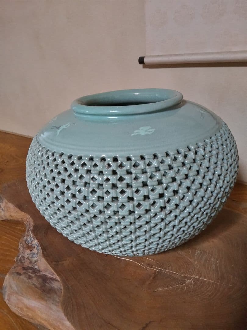 特大高麗青磁 海泉 網目透かし彫二重胴花瓶 壺 置物