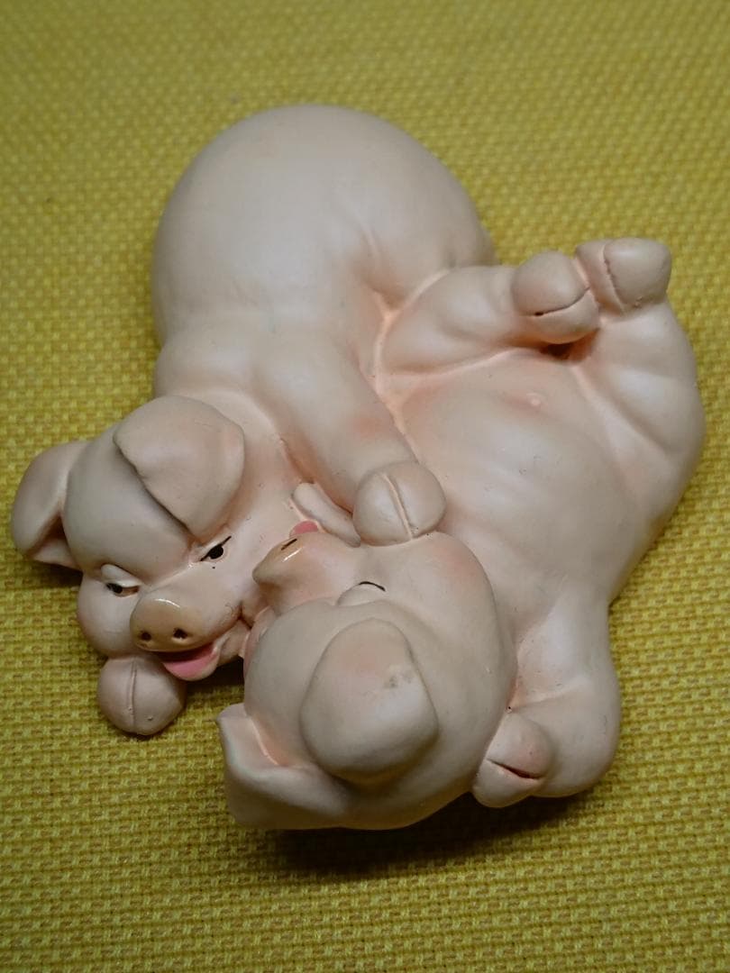 ブタ　豚　人形　彫像　オブジェ　置物　インテリア　工芸品　美術品　A1044