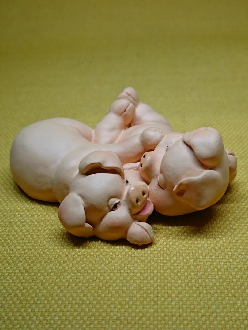 ブタ　豚　人形　彫像　オブジェ　置物　インテリア　工芸品　美術品　A1044