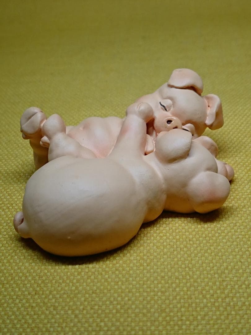 ブタ　豚　人形　彫像　オブジェ　置物　インテリア　工芸品　美術品　A1044