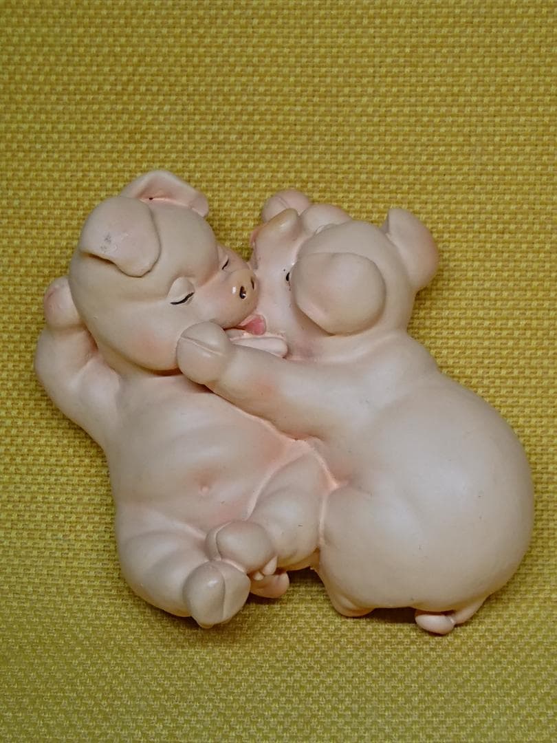 ブタ　豚　人形　彫像　オブジェ　置物　インテリア　工芸品　美術品　A1044