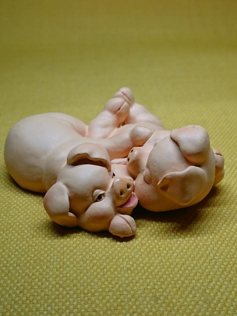 ブタ　豚　人形　彫像　オブジェ　置物　インテリア　工芸品　美術品　A1044