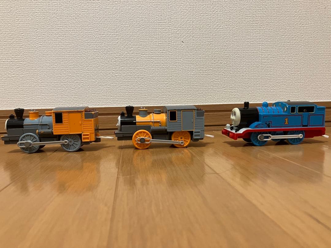 プラレール トーマス&バッシュの丸太つみおろしセットとプラレール